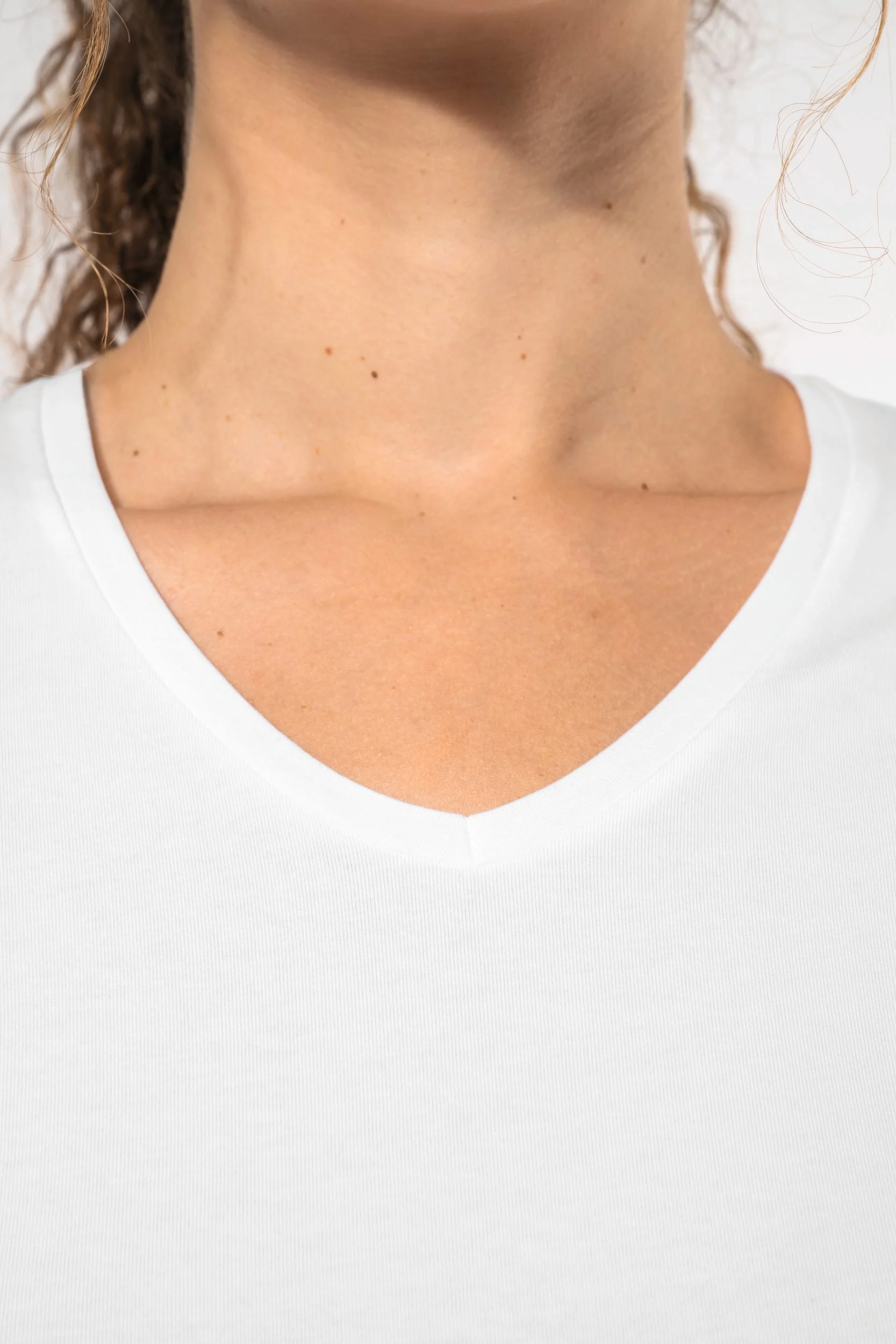 K3015 - T-shirt col V manches courtes femme – Image 19