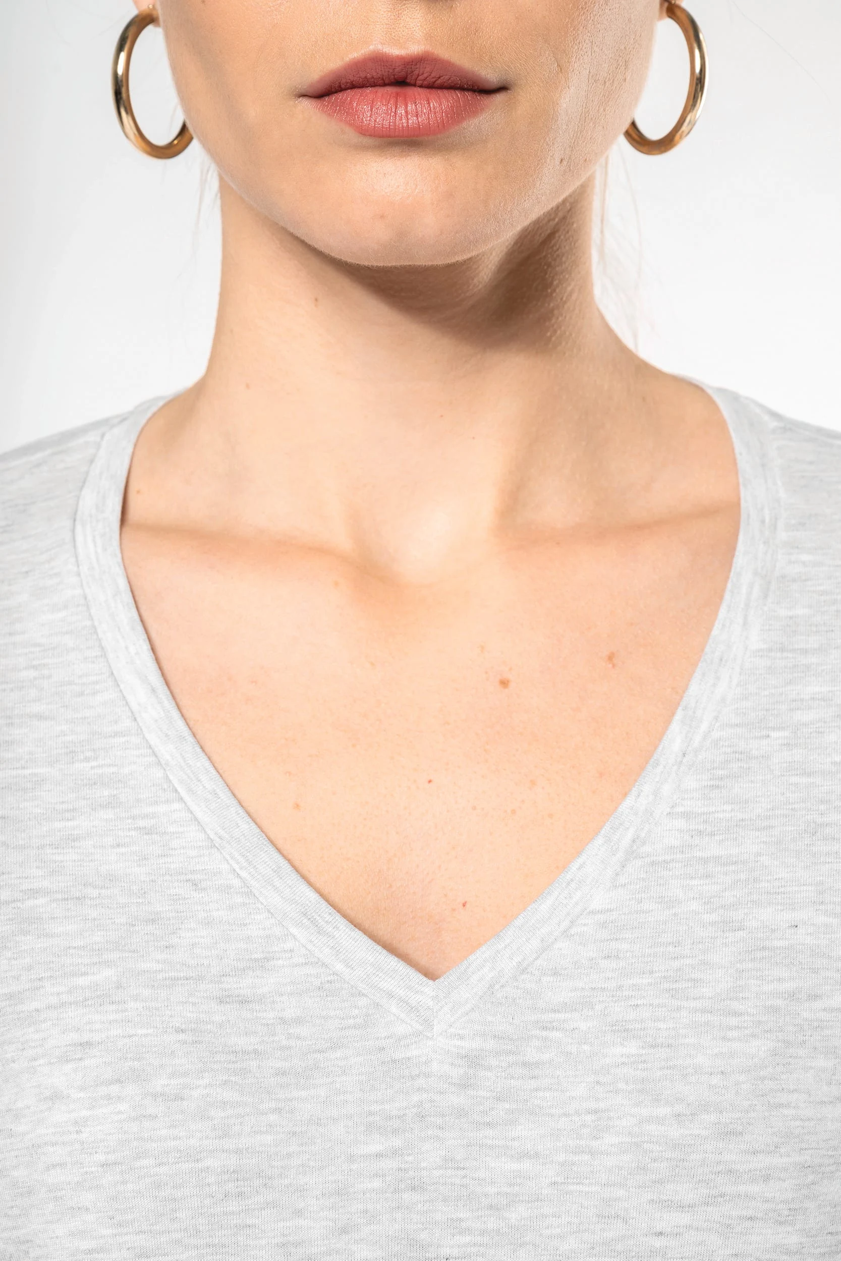 K382 - T-shirt col V manches longues femme – Image 3