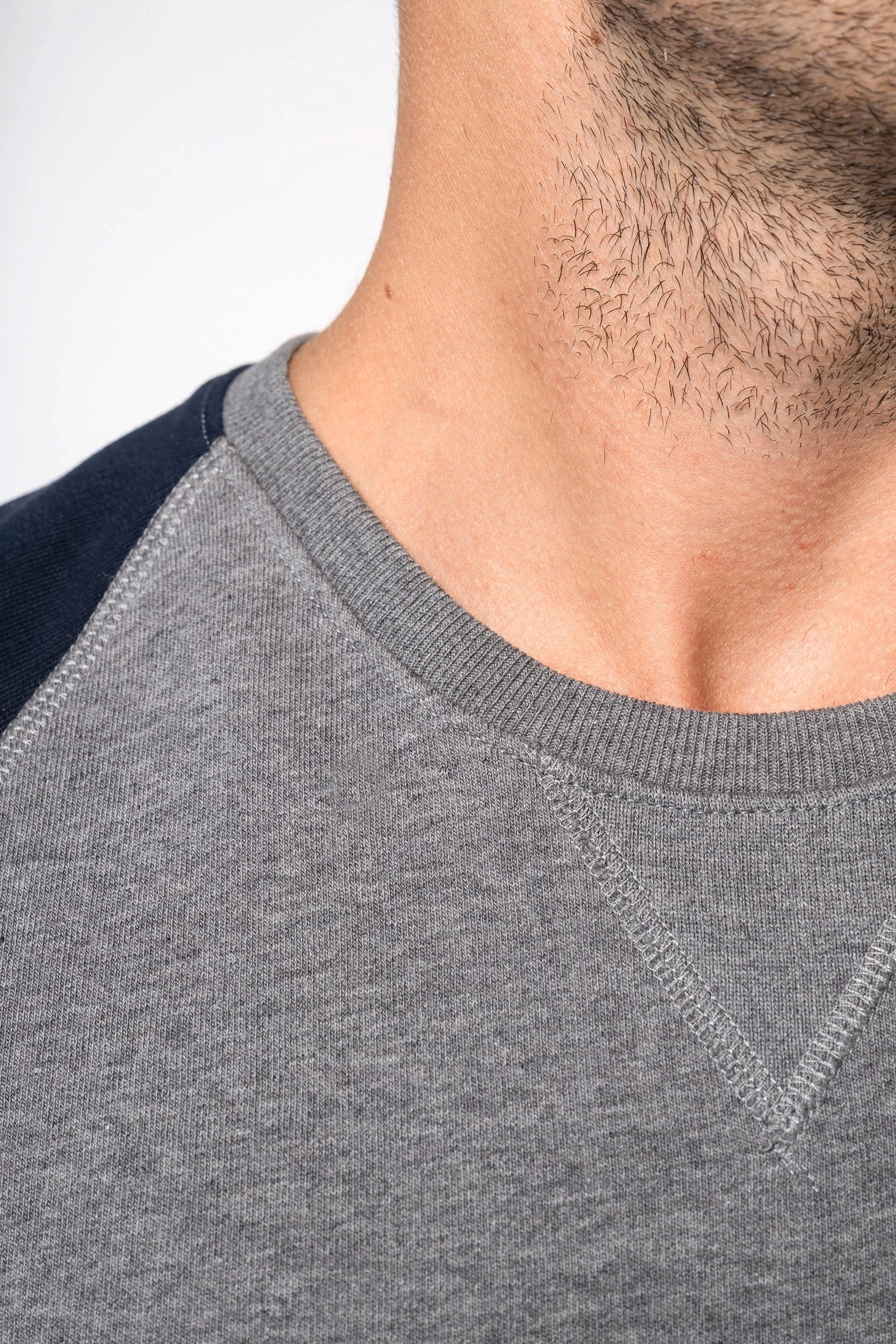 K491 - Sweat-shirt French Terry Bio bicolore col rond manches raglan homme – Image 4