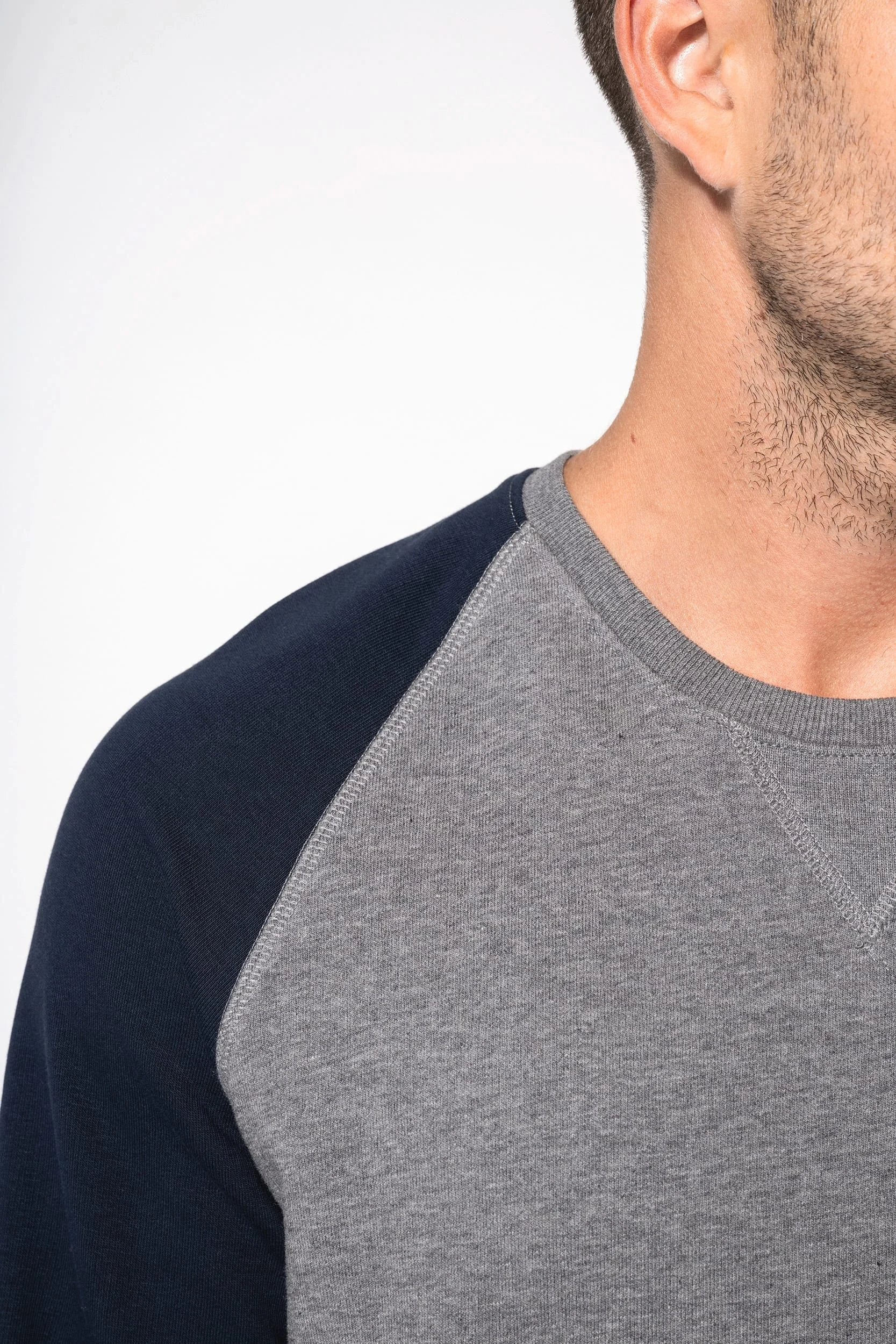 K491 - Sweat-shirt French Terry Bio bicolore col rond manches raglan homme – Image 5