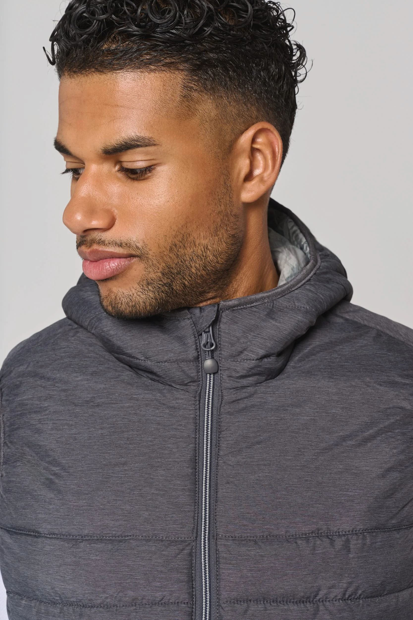 PA237 - Bodywarmer à capuche – Image 5