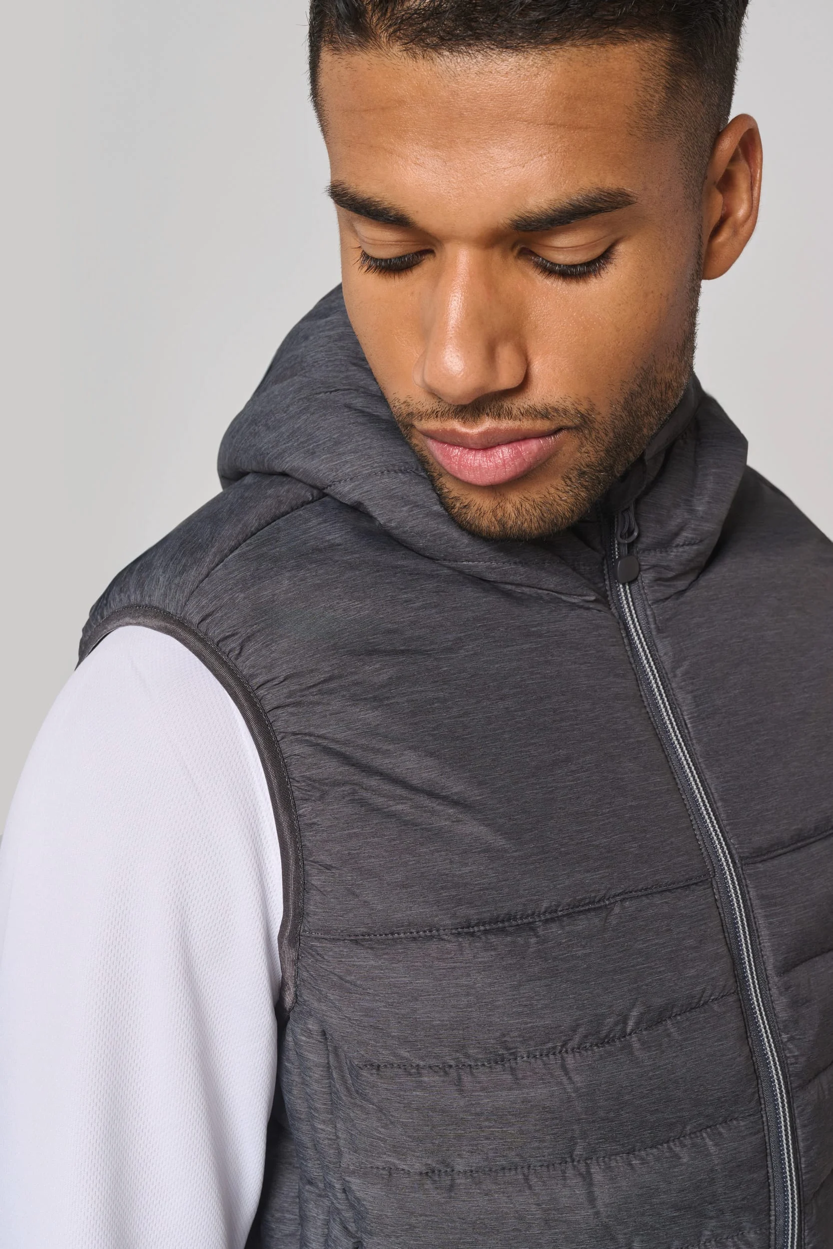 PA237 - Bodywarmer à capuche – Image 7