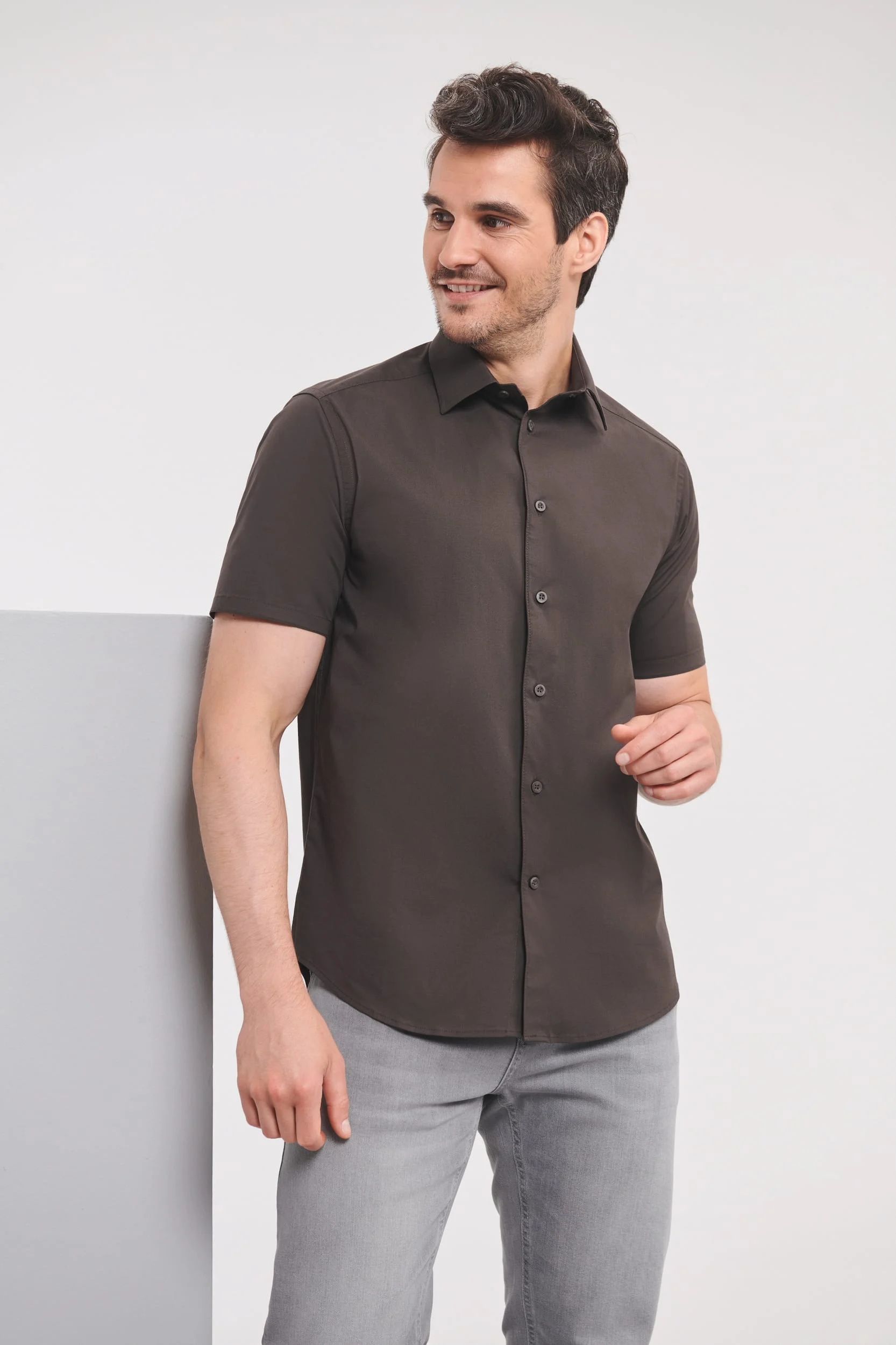 RU947M - Chemise fittée homme manches courtes