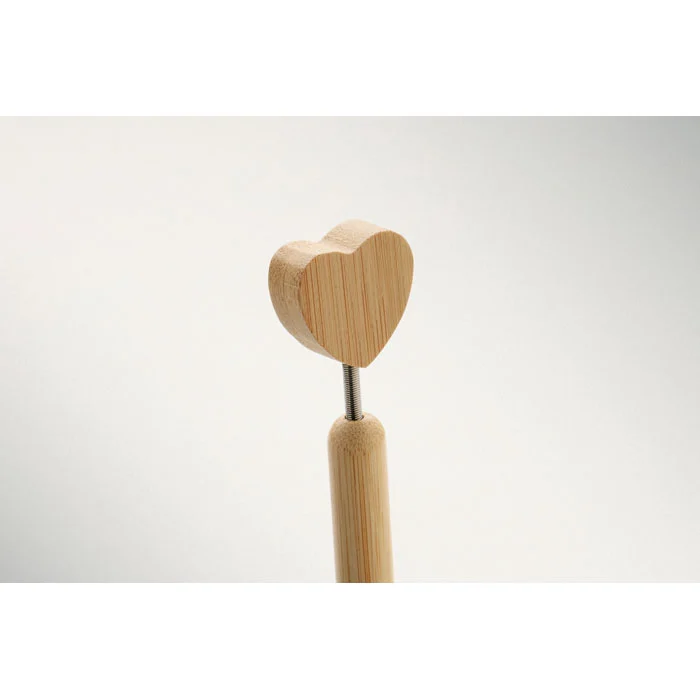 MO2659 - Stylo à bille cœur en bambou – Image 2