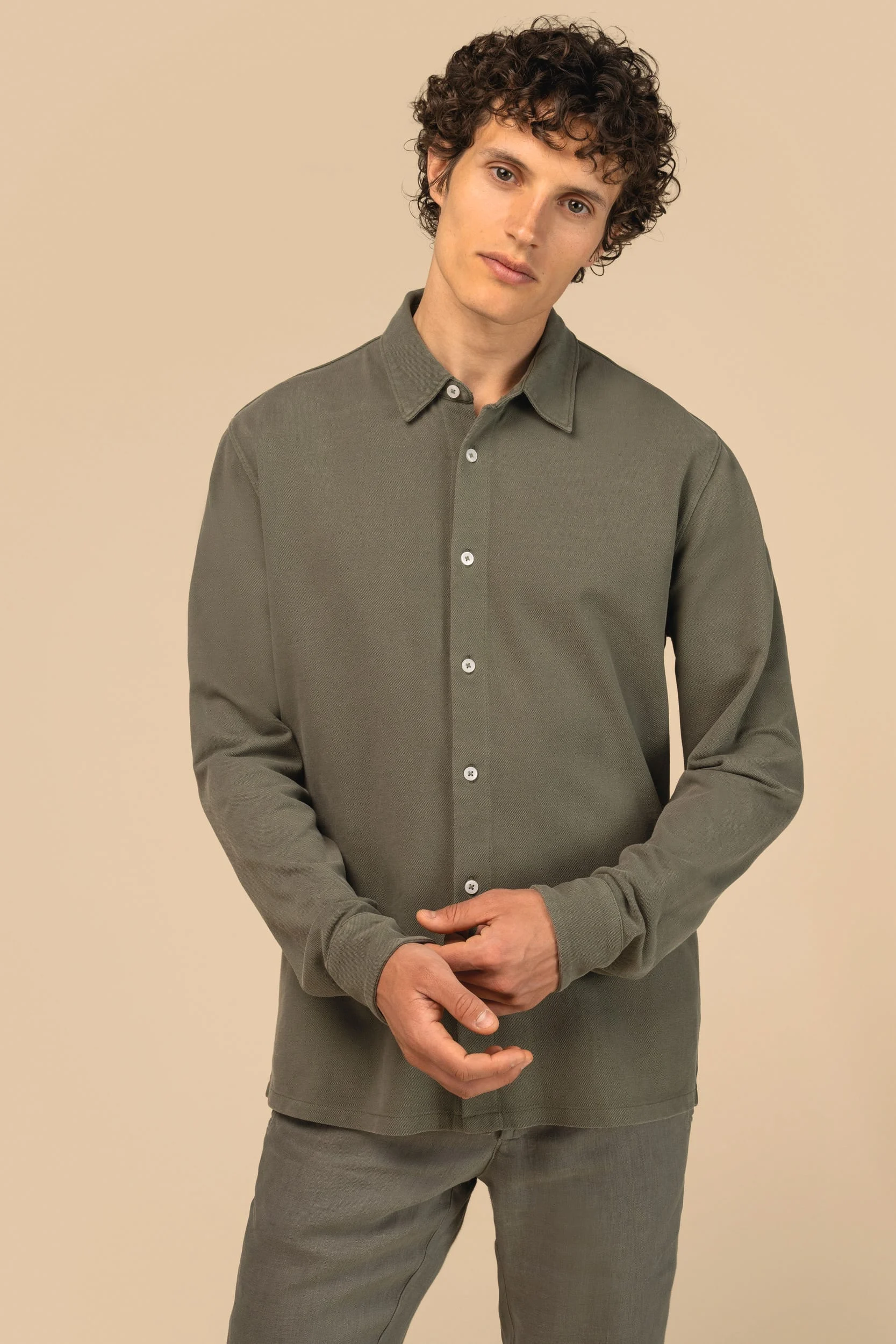 SP529 - Chemise écoresponsable délavée en maille piquée homme – Image 3