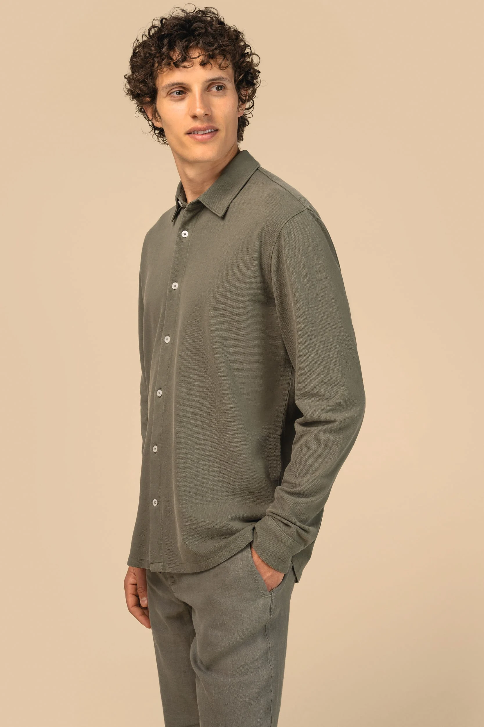 SP529 - Chemise écoresponsable délavée en maille piquée homme – Image 4