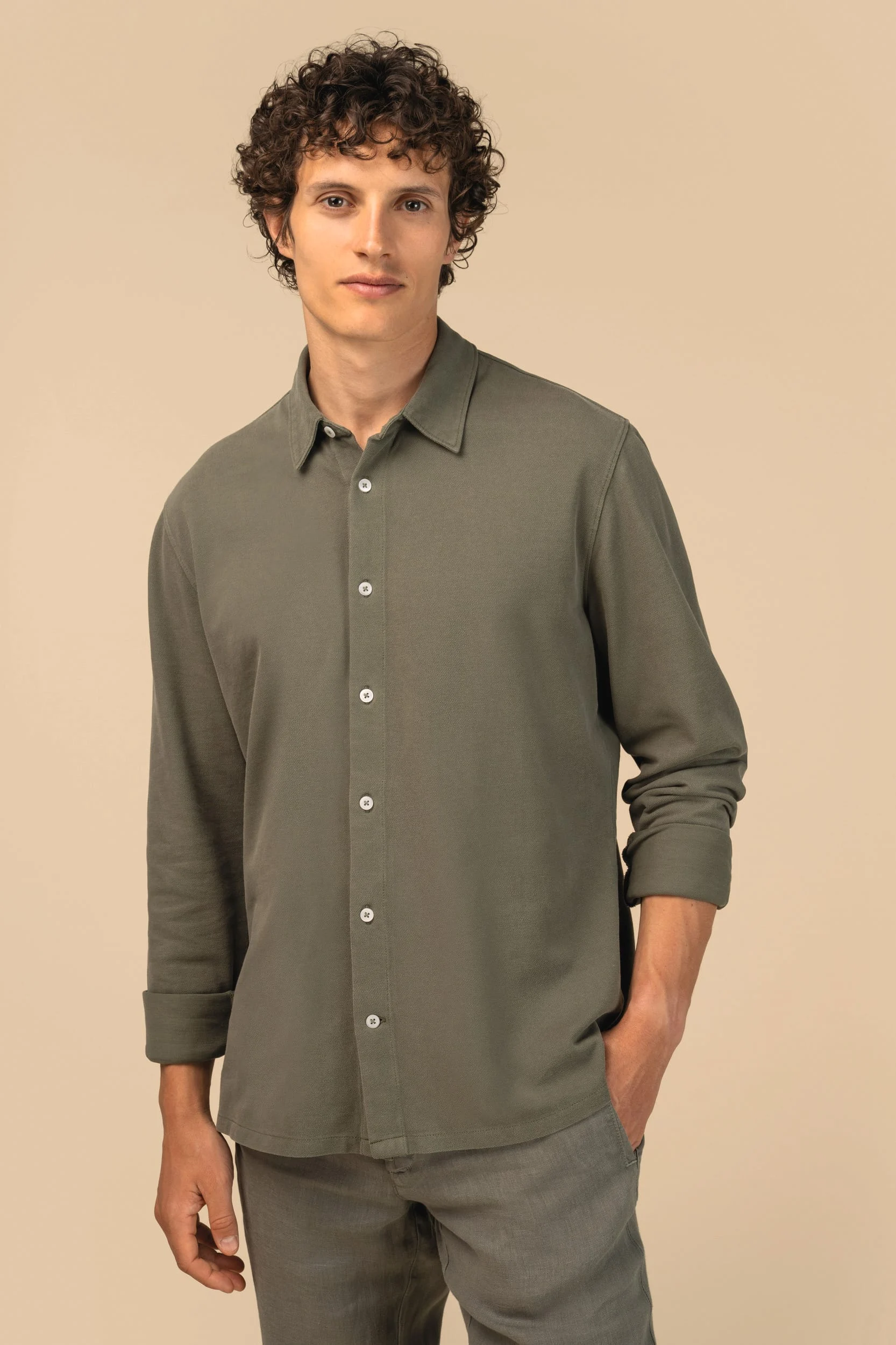 SP529 - Chemise écoresponsable délavée en maille piquée homme – Image 5