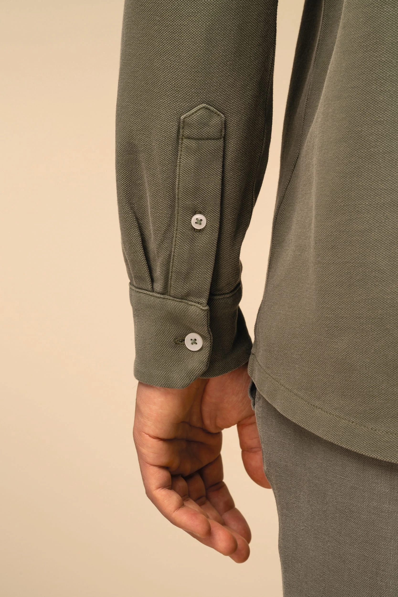SP529 - Chemise écoresponsable délavée en maille piquée homme – Image 8