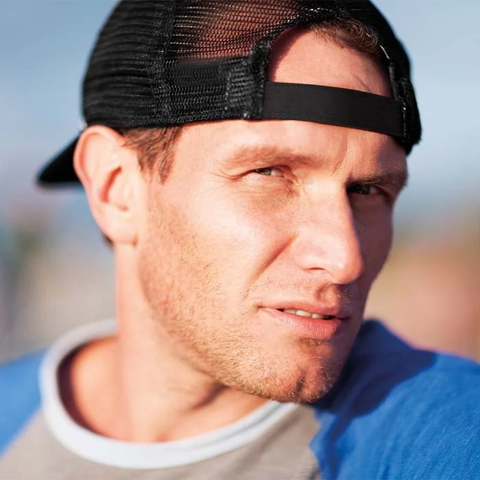 MH2201 - Casquette trucker 5 panneaux en mousse. Profil haut (9cm).