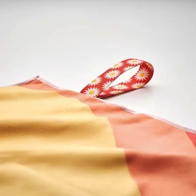 MT4010 - Serviette de plage en quadri avec élastique